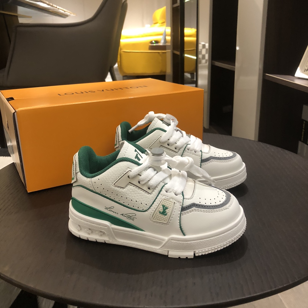 Children's shoes child